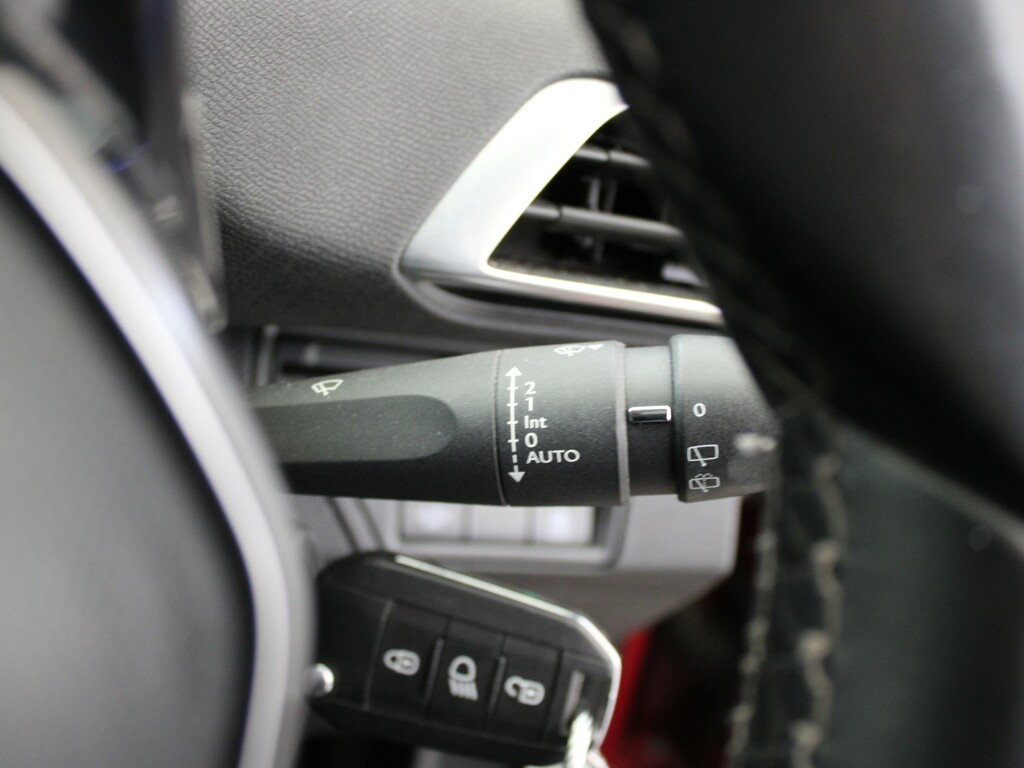 Peugeot 3008 2017 67 2.0 Red #24