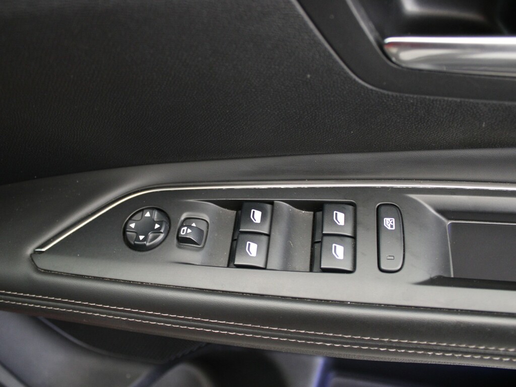 Peugeot 3008 2017 67 2.0 Red #26
