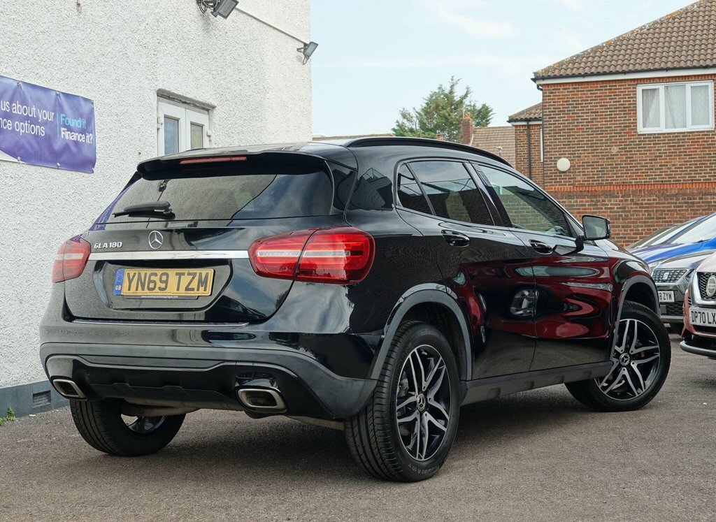 Mercedes-Benz GLA Class 1.6 Gla180 Gpf Urban Edition Suv 7G-dct Black #3