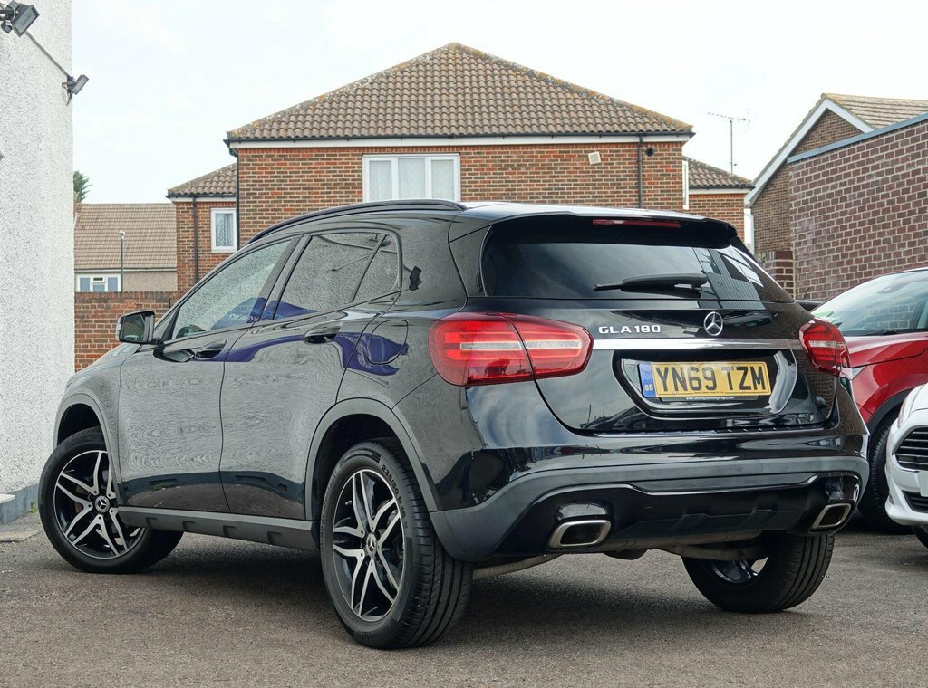 Mercedes-Benz GLA Class 1.6 Gla180 Gpf Urban Edition Suv 7G-dct Black #4