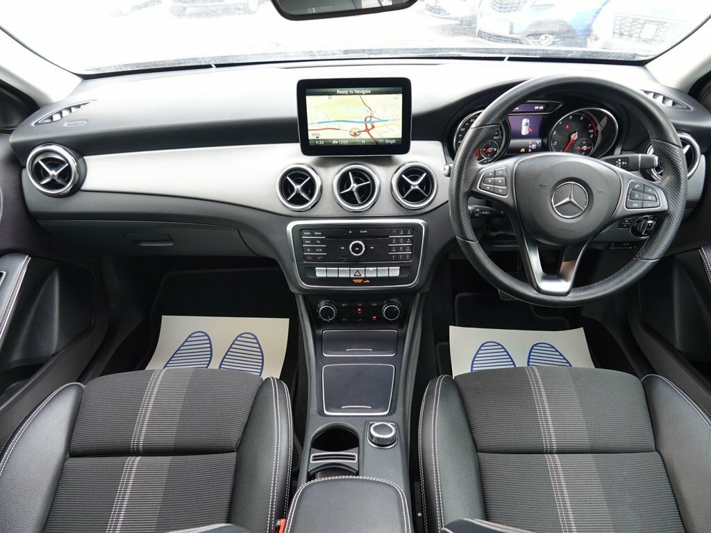 Mercedes-Benz GLA Class 1.6 Gla180 Gpf Urban Edition Suv 7G-dct Black #6