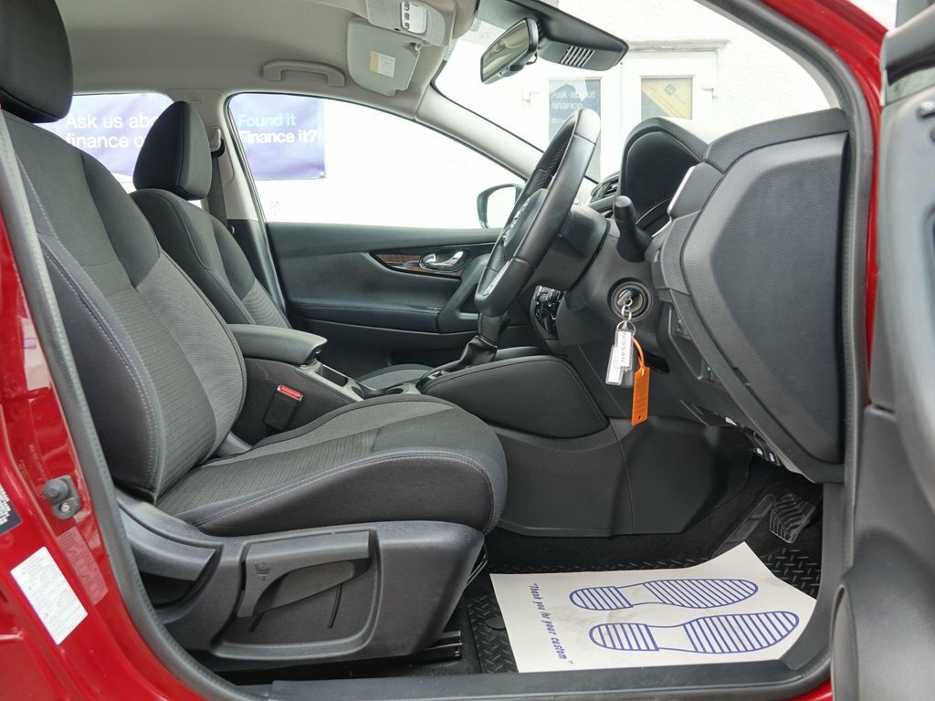 Nissan Qashqai 1.3 Dig-t N-connecta Glass Roof Pack Red #6