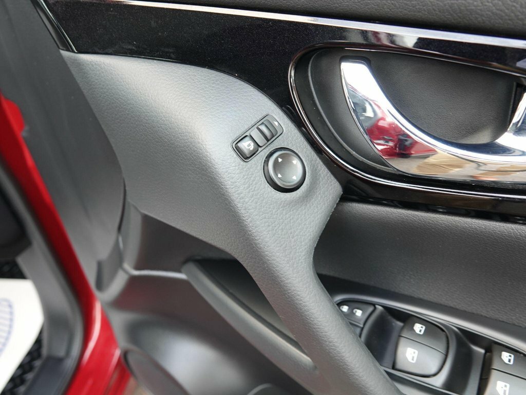 Nissan Qashqai 1.3 Dig-t N-connecta Glass Roof Pack Red #28