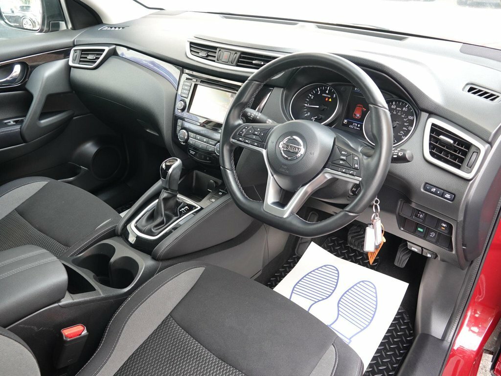 Nissan Qashqai 1.3 Dig-t N-connecta Glass Roof Pack Red #8