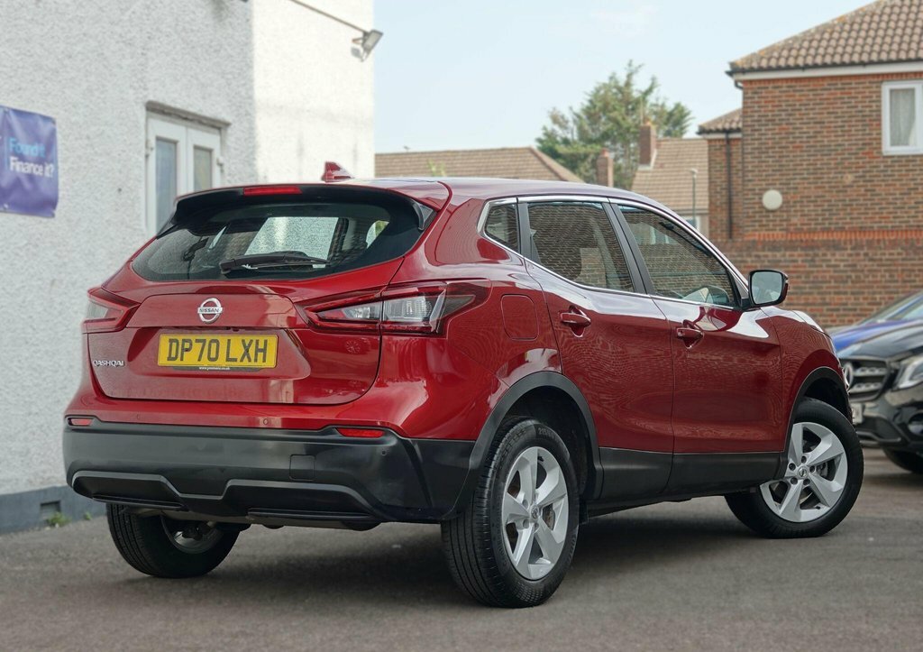 Nissan Qashqai 1.3 Dig-t N-connecta Glass Roof Pack Red #4