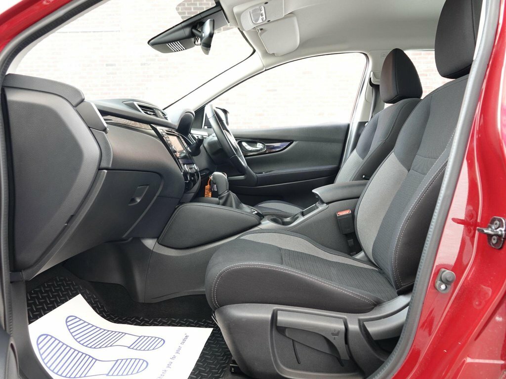 Nissan Qashqai 1.3 Dig-t N-connecta Glass Roof Pack Red #7