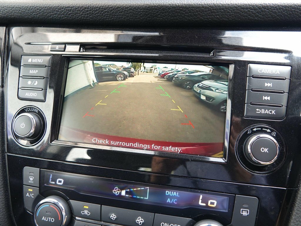 Nissan Qashqai 1.3 Dig-t N-connecta Glass Roof Pack Red #24