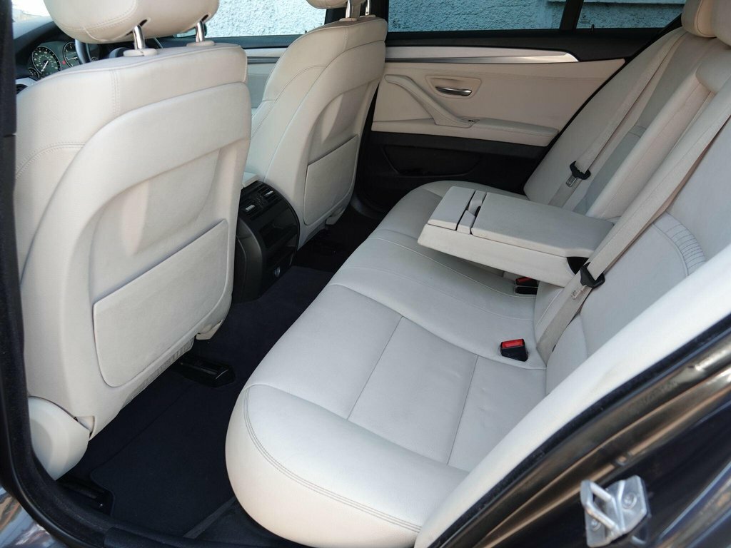 BMW 5 Series Saloon Silver #14