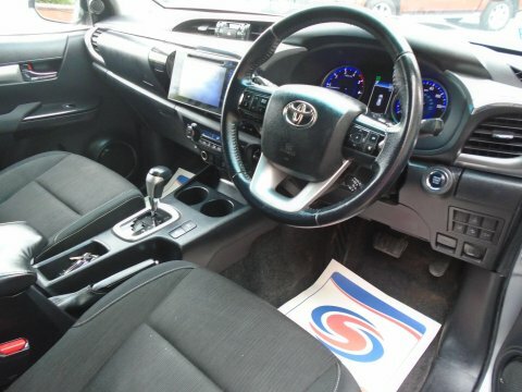Toyota HILUX 2.4 D-4d Invincible Pickup Double Cab A White #10
