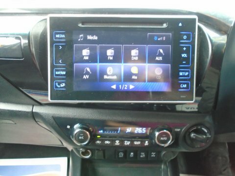 Toyota HILUX 2.4 D-4d Invincible Pickup Double Cab A White #15