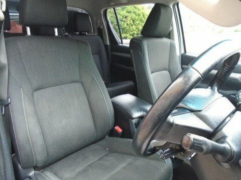 Toyota HILUX 2.4 D-4d Invincible Pickup Double Cab A White #11