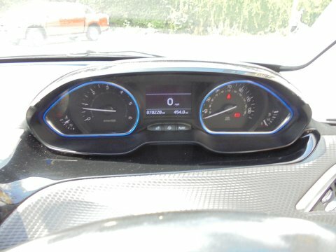 Peugeot 2008 Suv White #10