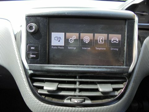 Peugeot 2008 Suv White #11