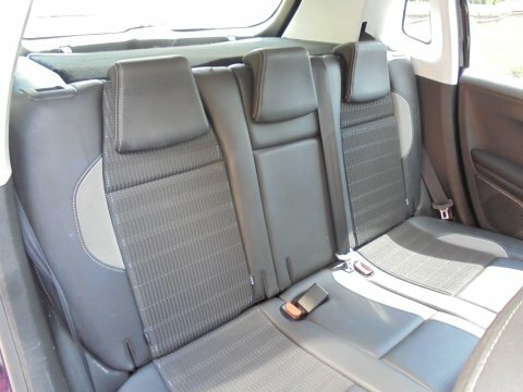 Peugeot 2008 Suv White #9