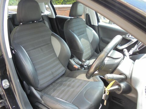Peugeot 2008 Suv White #8