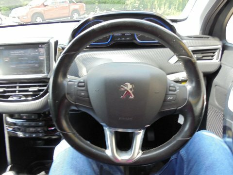 Peugeot 2008 Suv White #7