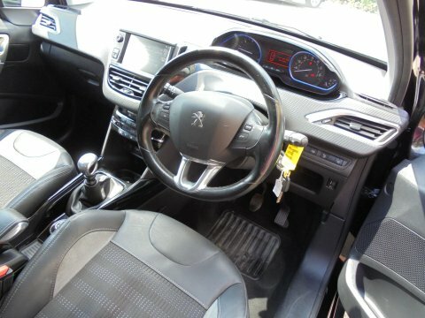 Peugeot 2008 1.6 Bluehdi Allure Black #6