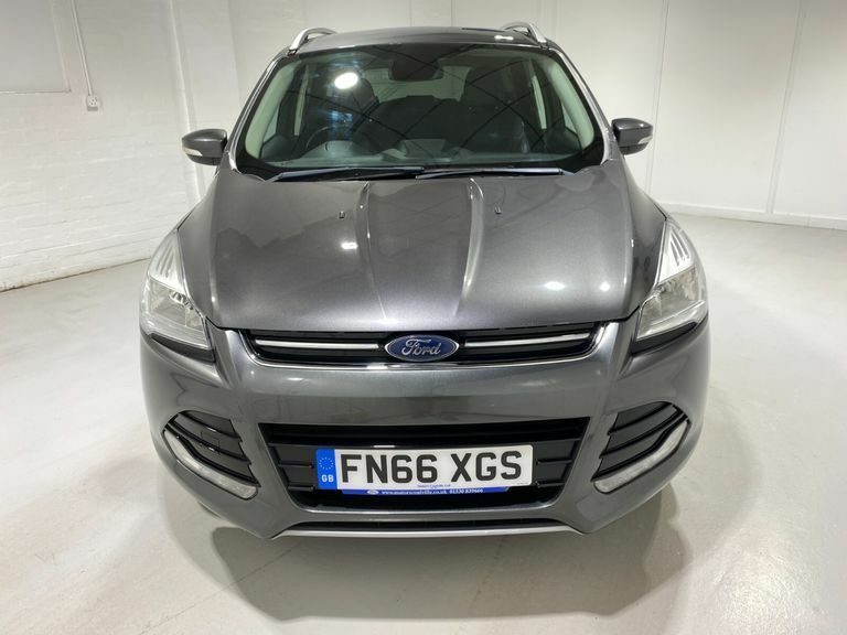 Ford Kuga 2.0 Tdci Titanium Suv 2Wd Euro 6 Black #25