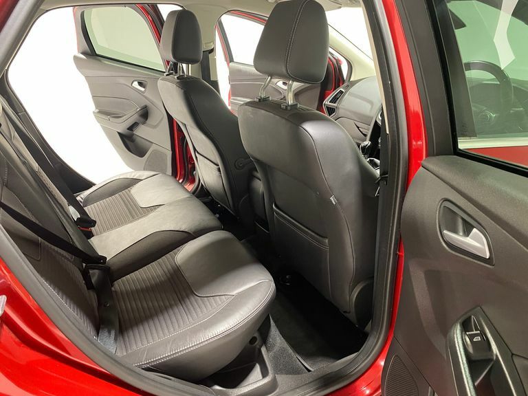 Ford Focus 1.0 Zetec 100 Bhp Black #18