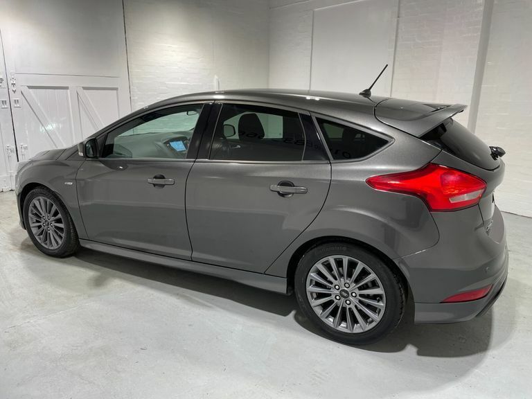 Ford Focus 1.0 Turbo Ecoboost 140Ps 6 Spd St-line 5Dr. Grey #4
