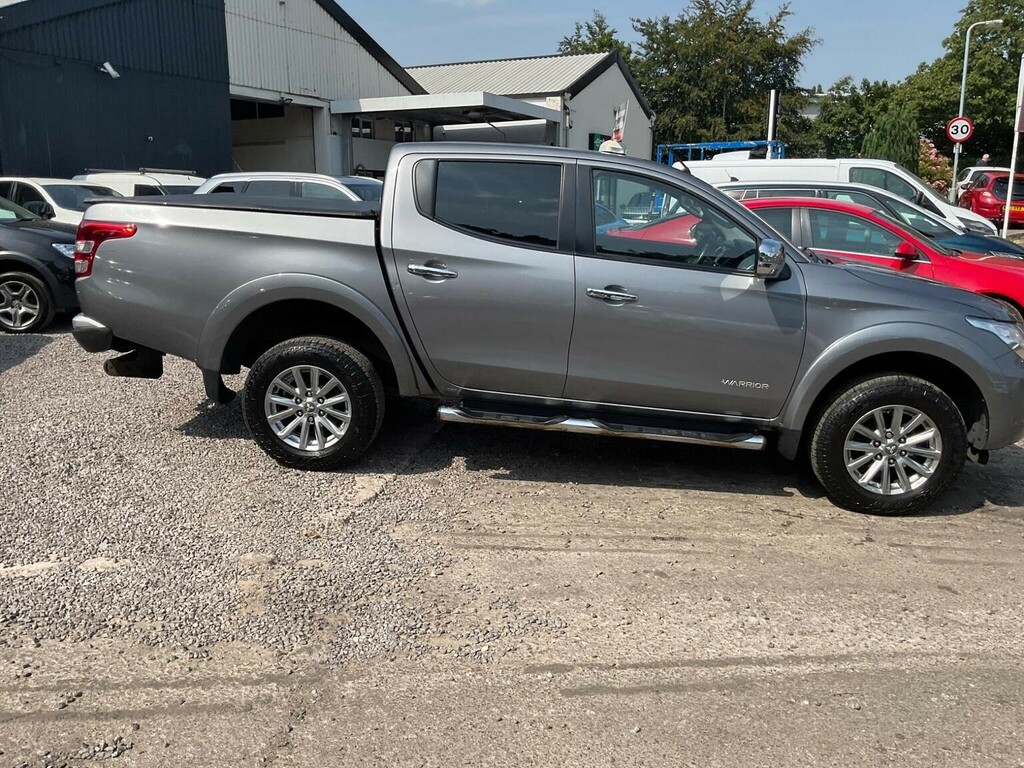 Mitsubishi L200 2.4 Di-d Dc Barbarian Blue #67