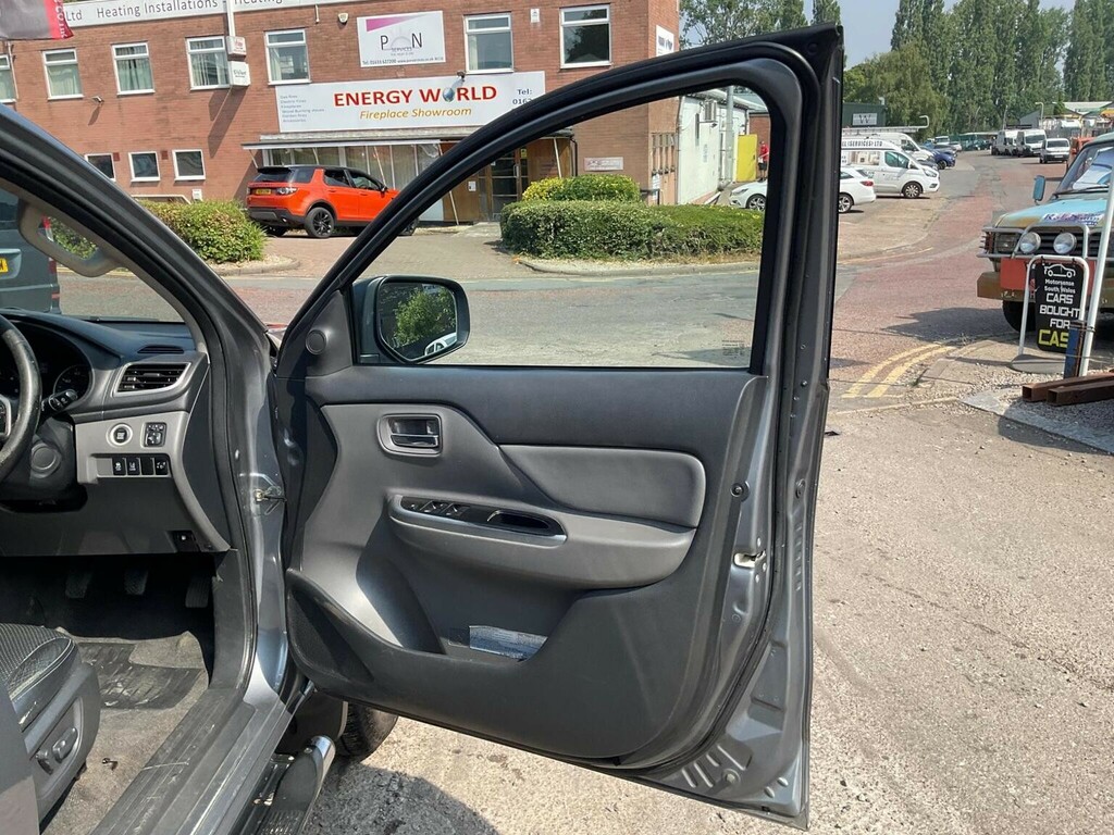 Mitsubishi L200 2.4 Di-d Dc Barbarian Blue #26