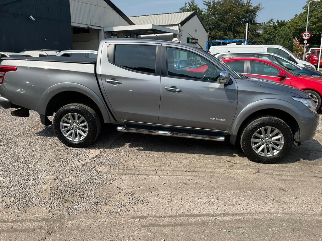 Mitsubishi L200 2.4 Di-d Dc Barbarian Blue #69