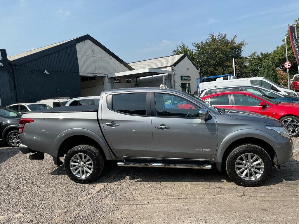 Mitsubishi L200 2.4 Di-d Dc Barbarian Blue #20