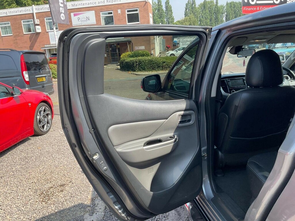 Mitsubishi L200 2.4 Di-d Dc Barbarian Blue #17