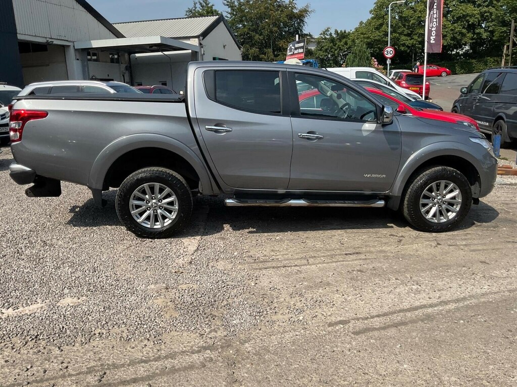 Mitsubishi L200 2.4 Di-d Dc Barbarian Blue #73