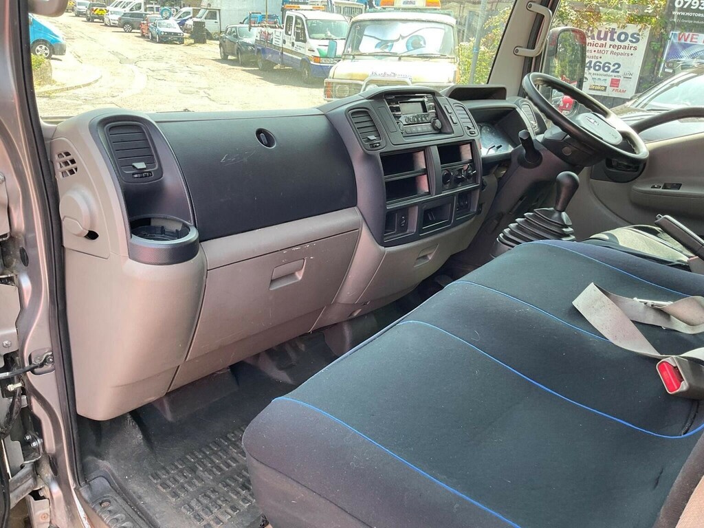 Nissan NT400 Dci 35.14Dropside White #11