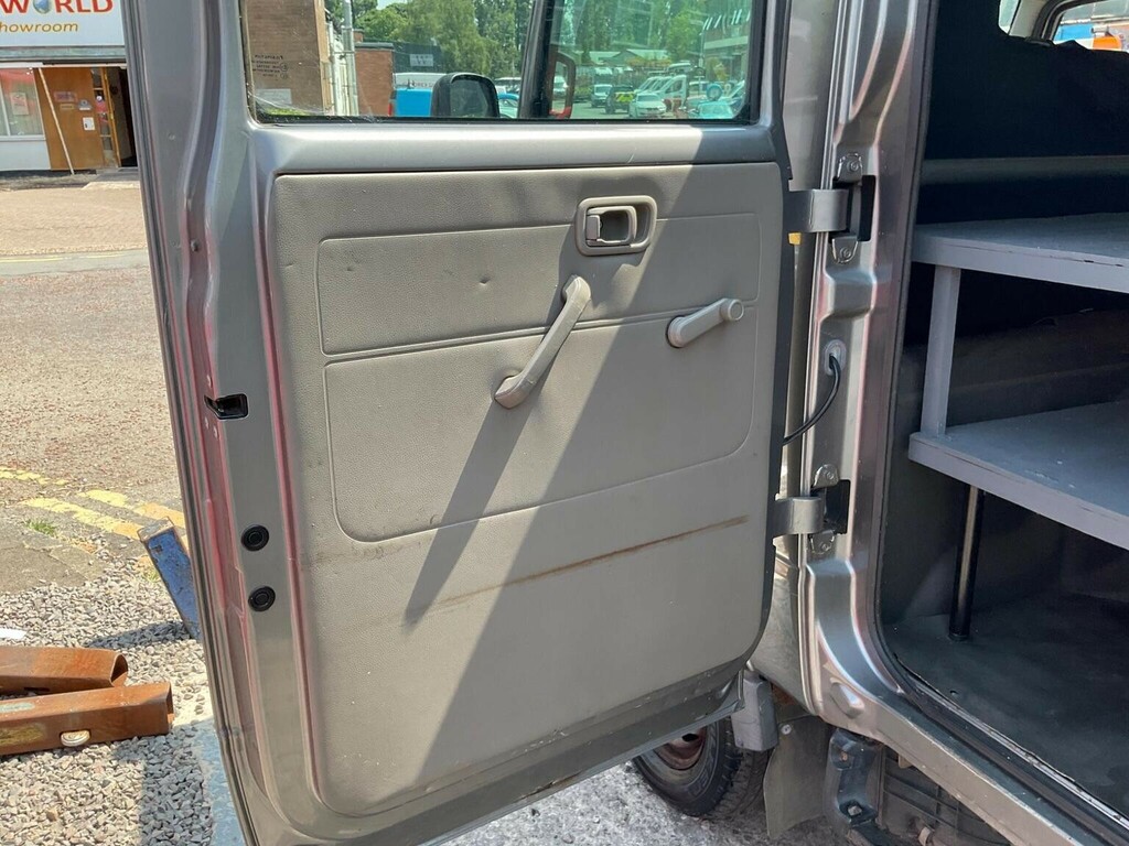 Nissan NT400 Dci 35.14Dropside White #28