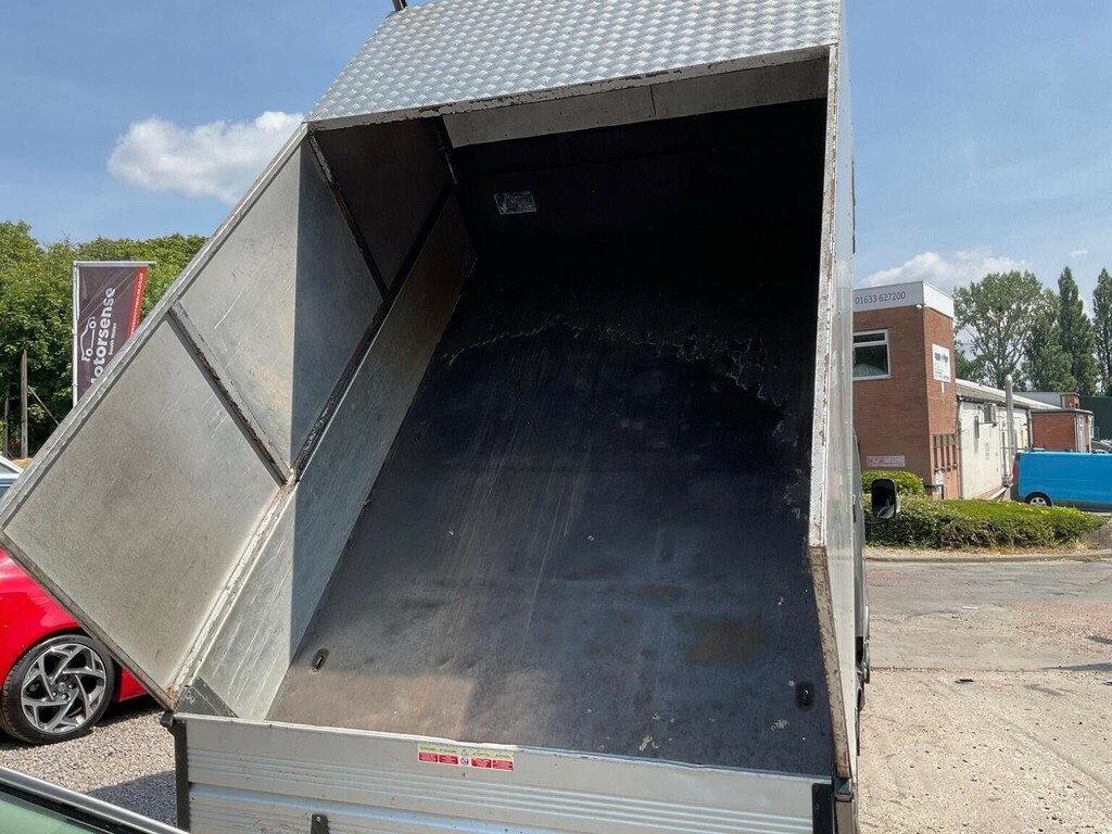 Nissan NT400 Dci 35.14Dropside White #25