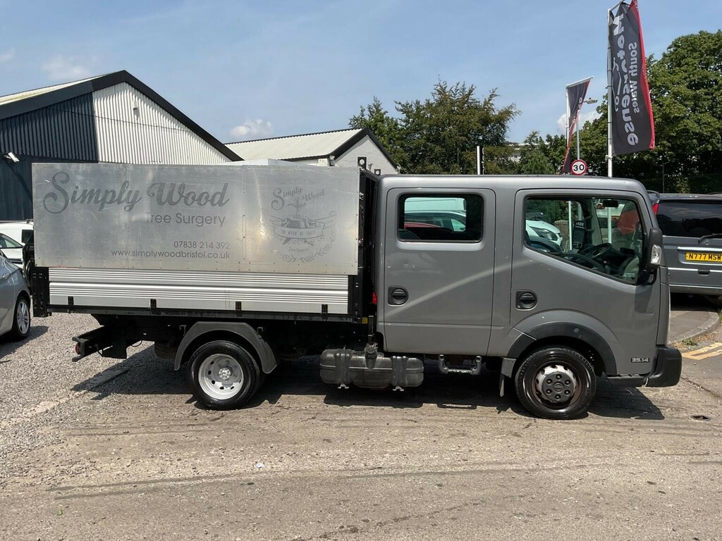 Nissan NT400 Dci 35.14Dropside White #91