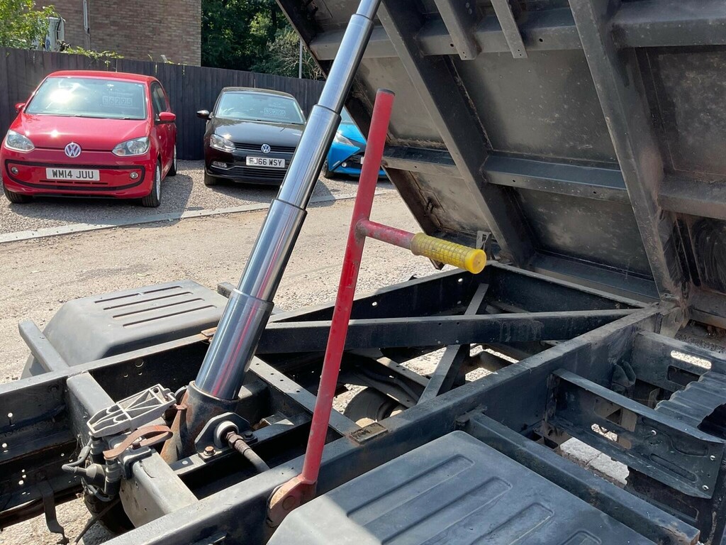 Nissan NT400 Dci 35.14Dropside White #30
