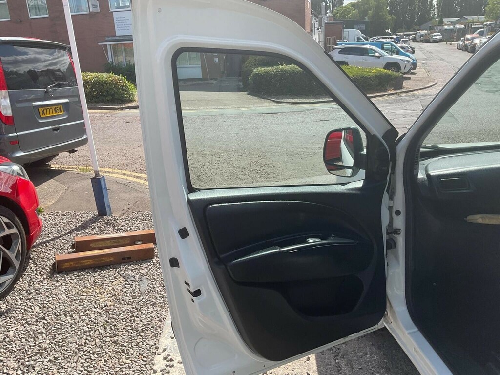 Vauxhall Combo 1.3L 1.3 Cdti 2000 16V Fwd L1 H1 White #18