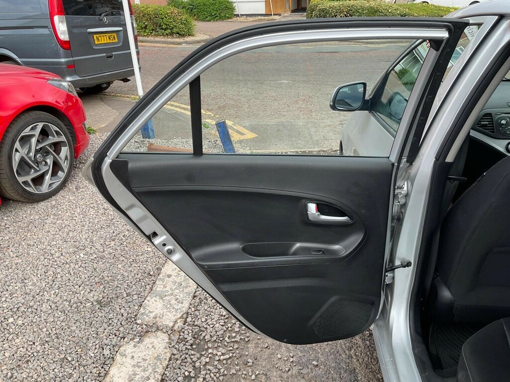Kia Picanto 1.25 Sport Black #17
