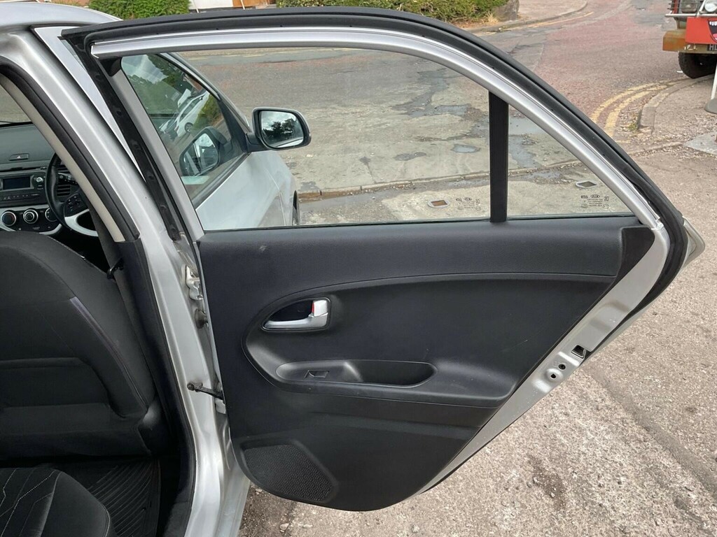 Kia Picanto 1.25 Sport Black #24