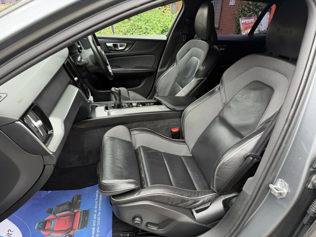 Volvo V60 2.0 D3 Momentum Red #34