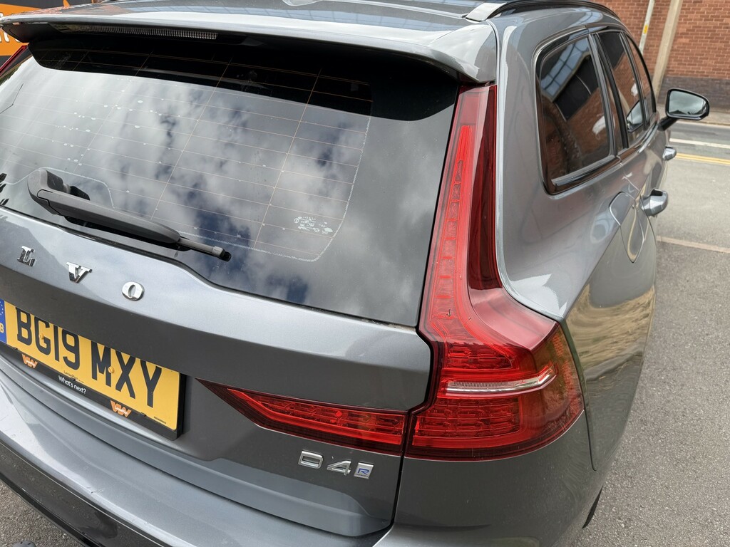 Volvo V60 2.0 D3 Momentum Red #17