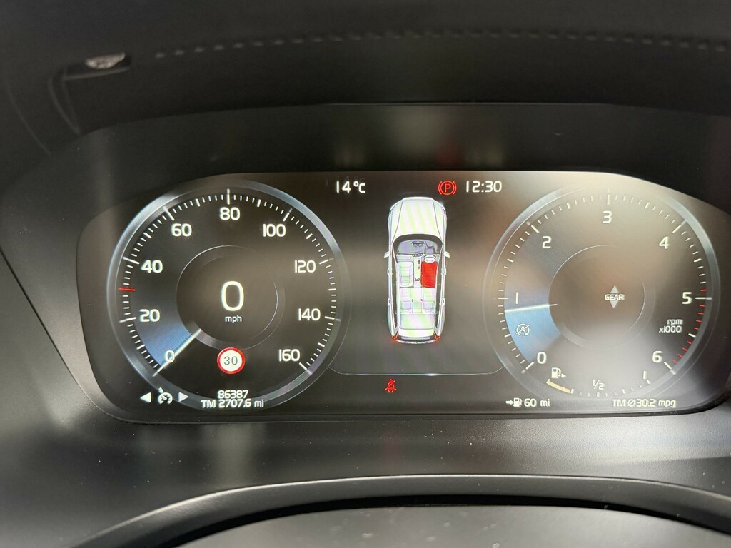 Volvo V60 2.0 D3 Momentum Red #40