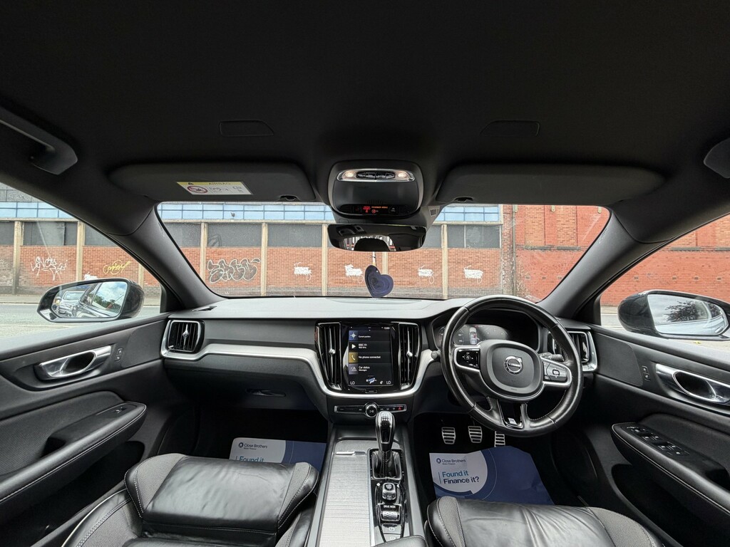 Volvo V60 2.0 D3 Momentum Red #38