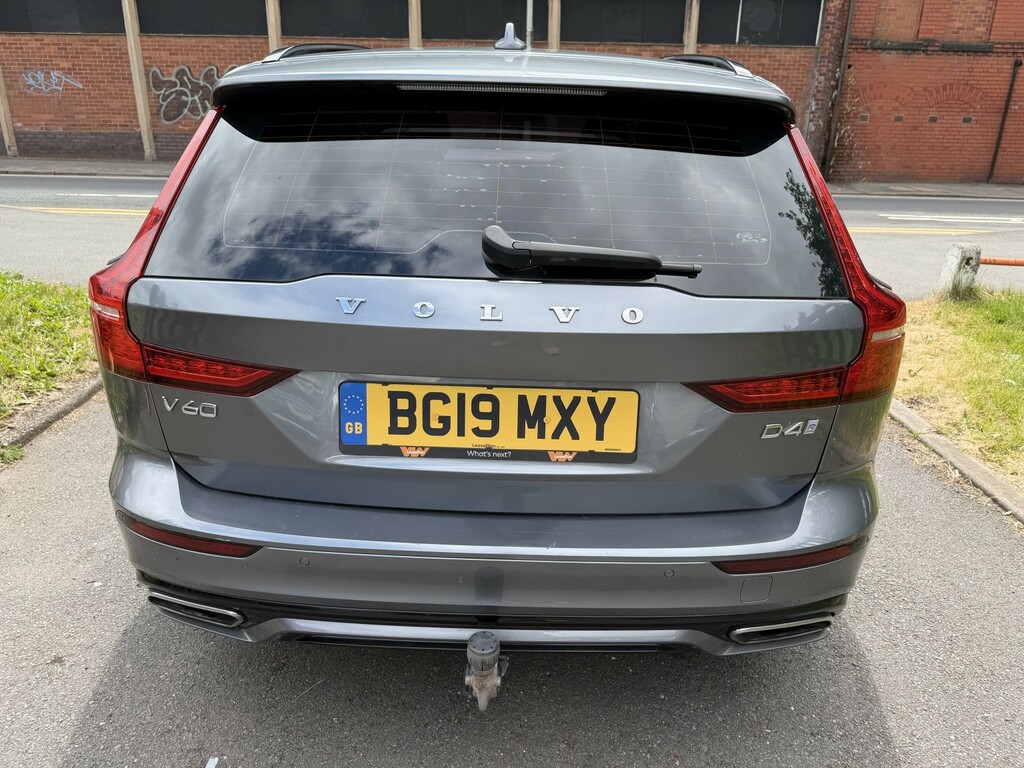 Volvo V60 2.0 D3 Momentum Red #8