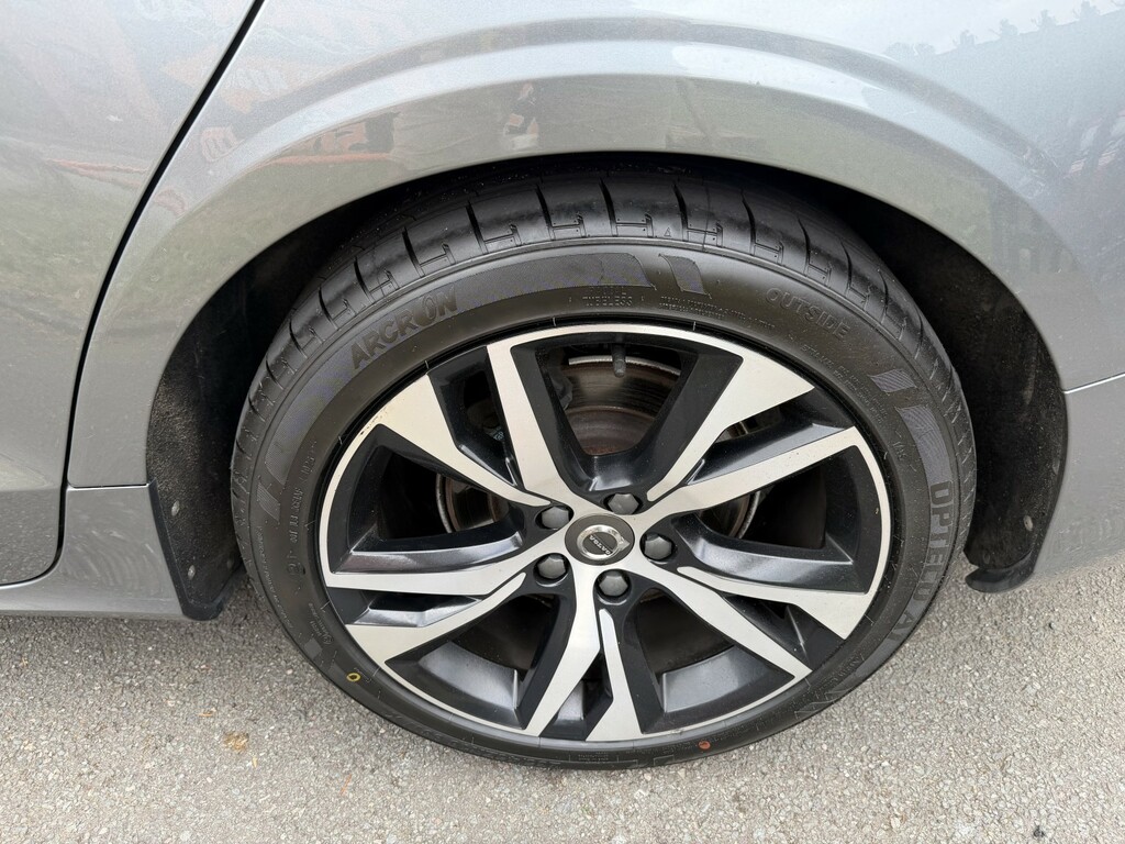 Volvo V60 2.0 D3 Momentum Red #23