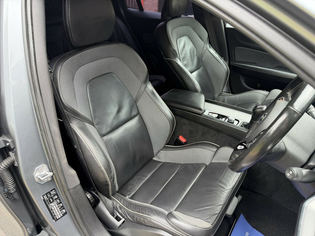 Volvo V60 2.0 D3 Momentum Red #30