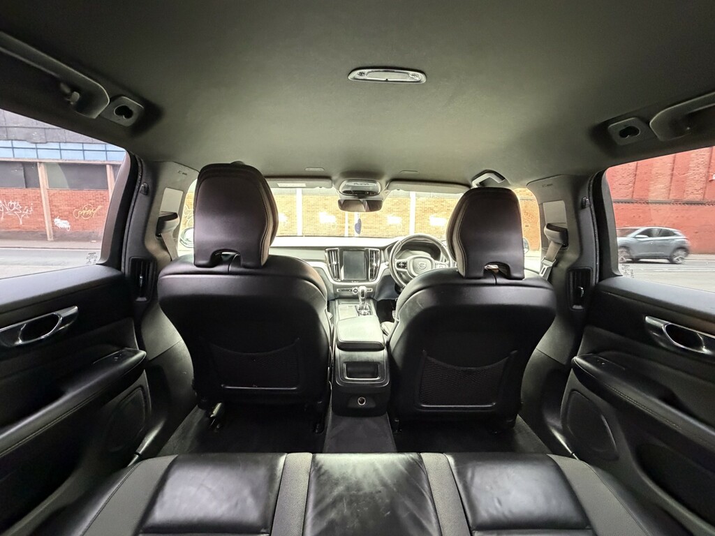 Volvo V60 2.0 D3 Momentum Red #28
