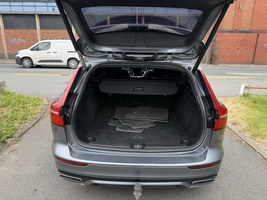 Volvo V60 2.0 D3 Momentum Red #26