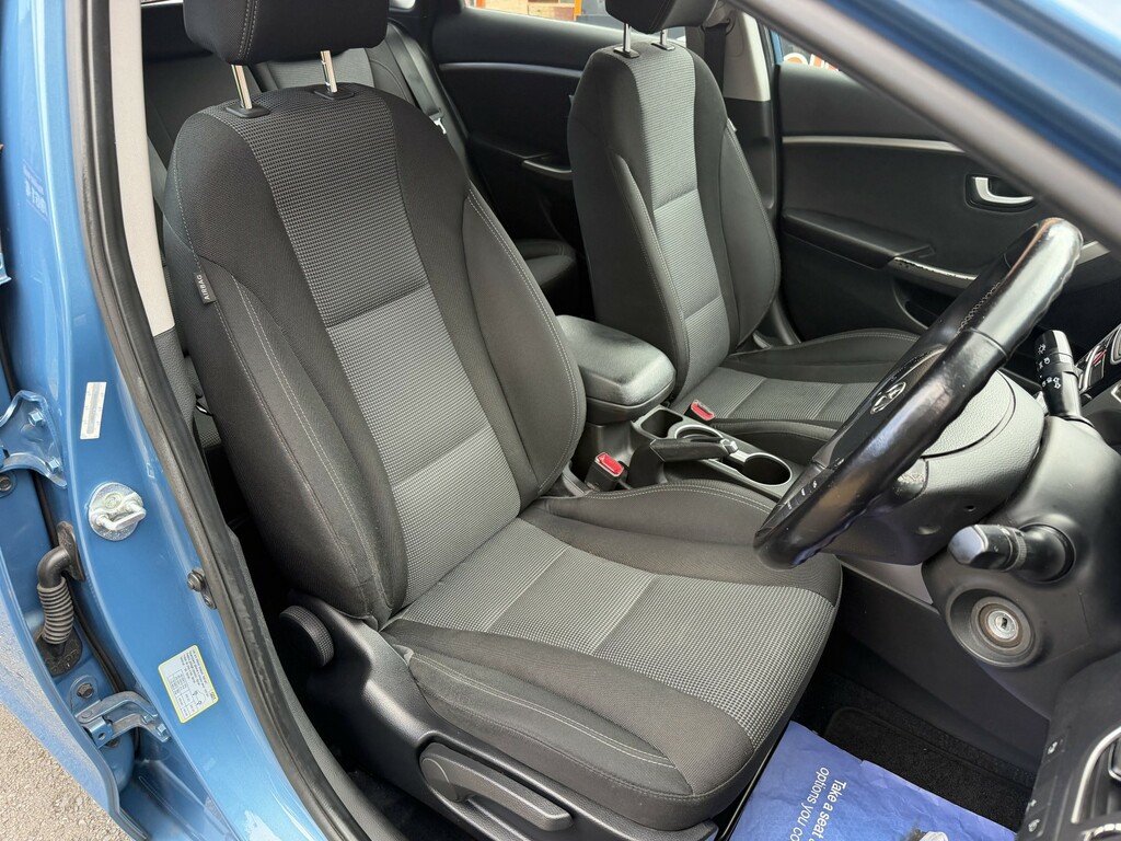 Hyundai I30 1.4 Classic 98 Bhp Silver #31