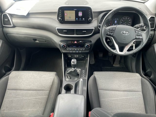 Hyundai Tucson 2019 1.6 Gdi Se Nav Suv Euro 6 White #2