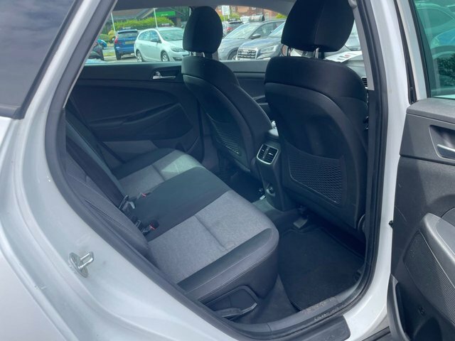 Hyundai Tucson 2019 1.6 Gdi Se Nav Suv Euro 6 White #4